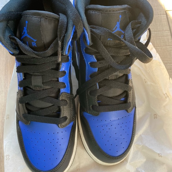 Air Jordan—- only wear twice, very very good condition. - Picture 7 of 12